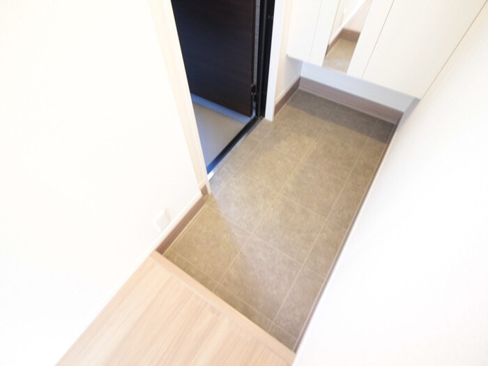物件内観写真10　(玄関)