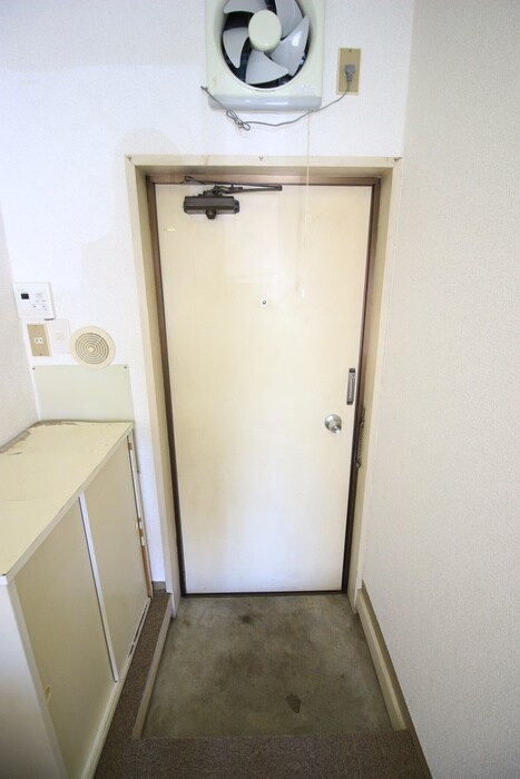 物件内観写真17　(玄関)