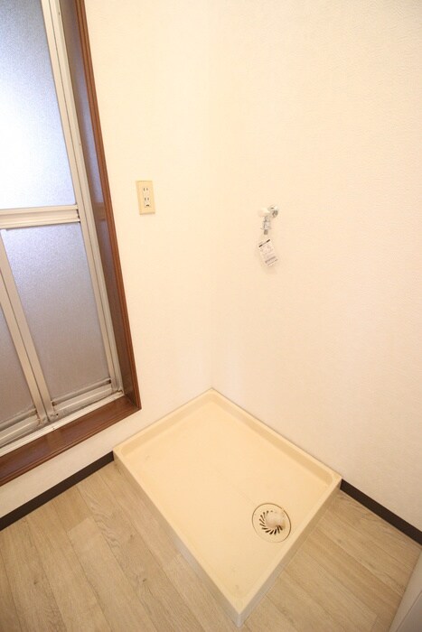 物件内観写真16　(洗濯機置場)