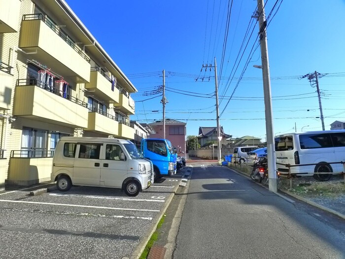 物件外観写真5　(駐車場)