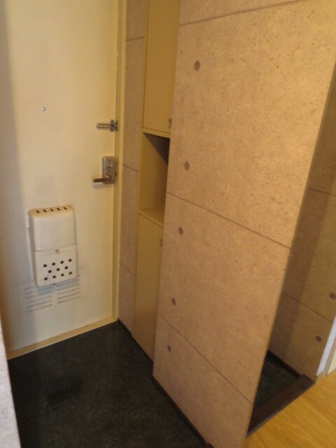 物件内観写真16　(玄関)