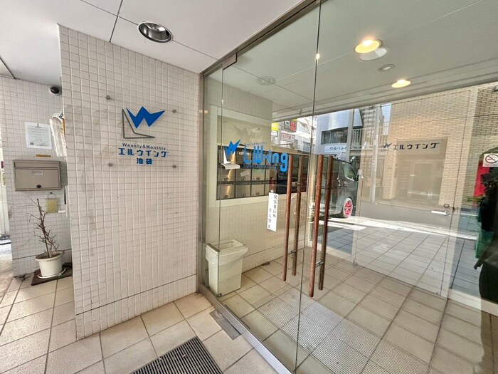 物件外観写真3　(エントランス部分)