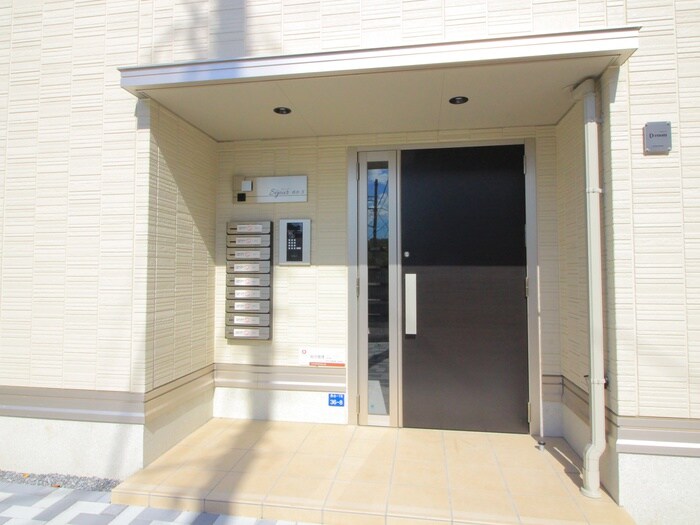 物件外観写真3　(エントランス部分)