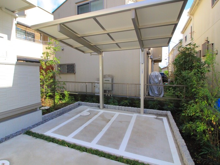 物件外観写真6　(バイク置き場)