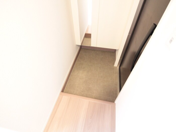 物件内観写真16　(玄関)