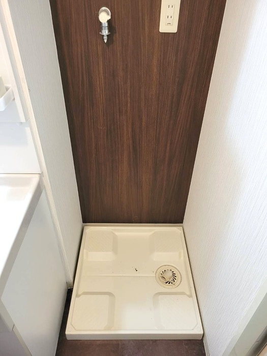 物件内観写真10　(洗濯機置場)