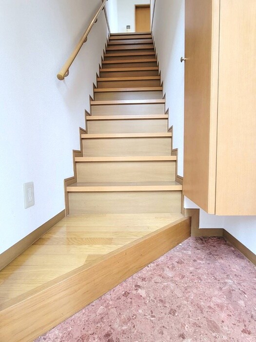 物件内観写真13　(玄関)