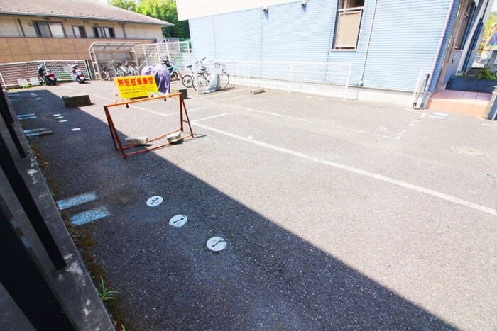 物件外観写真4　(駐車場)