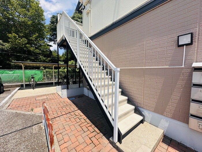 物件外観写真2　(エントランス部分)