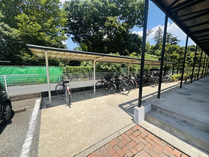 物件外観写真6　(駐輪場)
