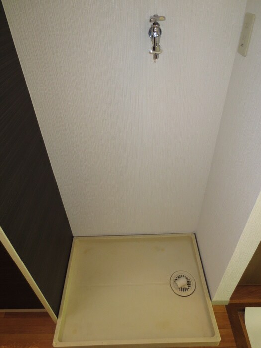 物件内観写真13　(洗濯機置場)