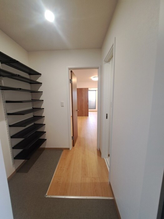 物件内観写真11　(玄関)