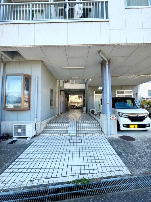 物件外観写真6　(エントランス部分)