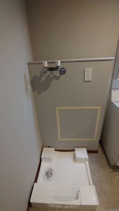 物件内観写真15　(洗濯機置場)