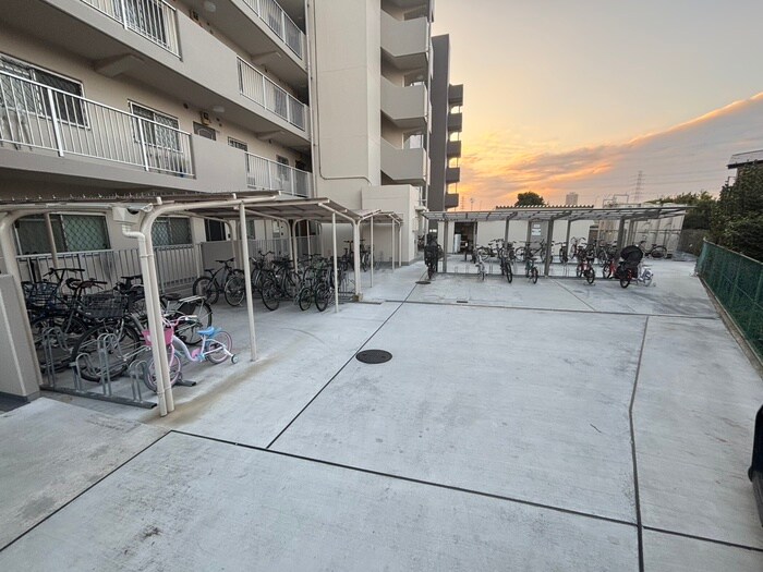 物件外観写真6　(駐輪場)