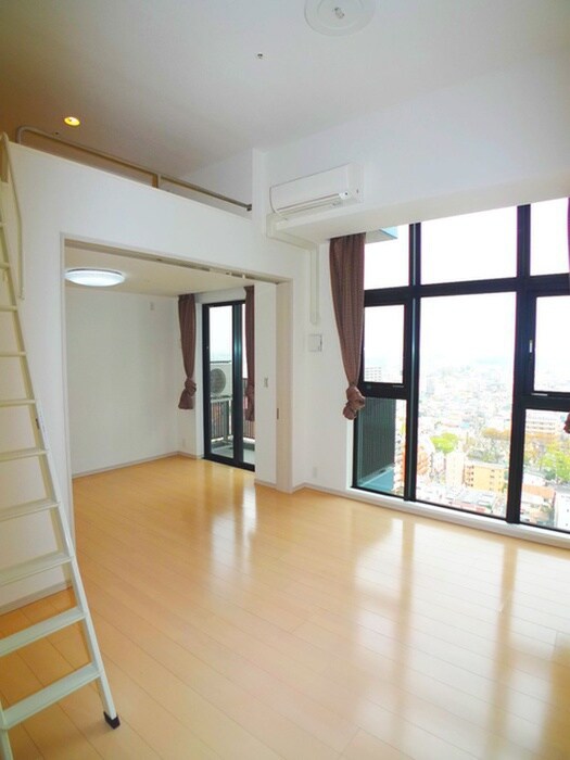 物件内観写真8　(室内からの展望)