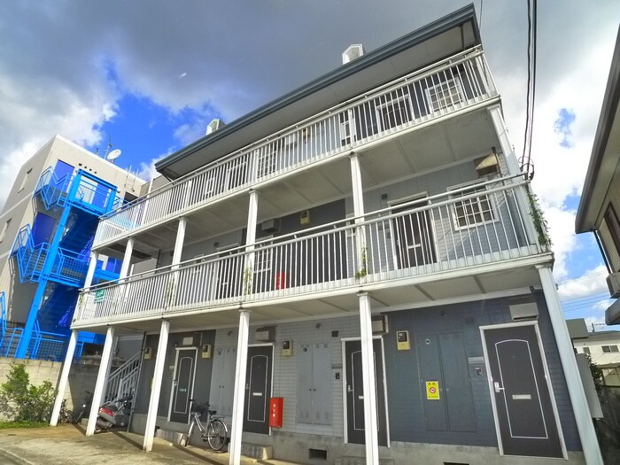 物件外観写真1　(エントランス部分)