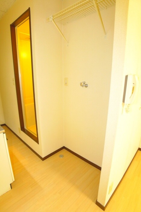 物件内観写真10　(洗濯機置場)