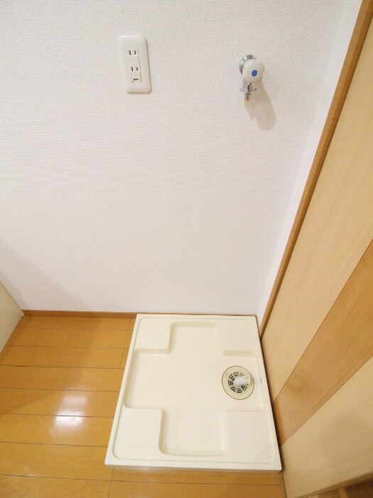 物件内観写真18　(洗濯機置場)