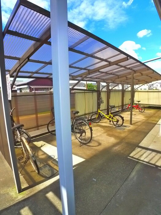 物件外観写真6　(駐輪場)