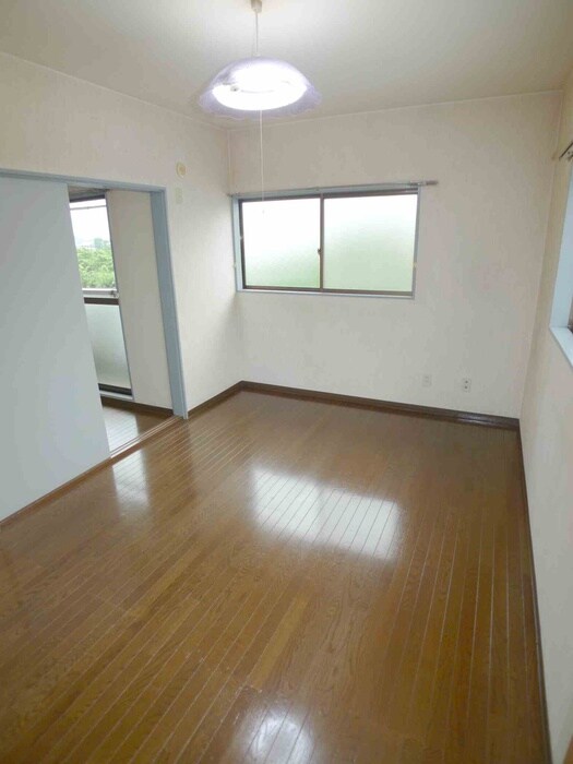 物件内観写真9　(室内からの展望)