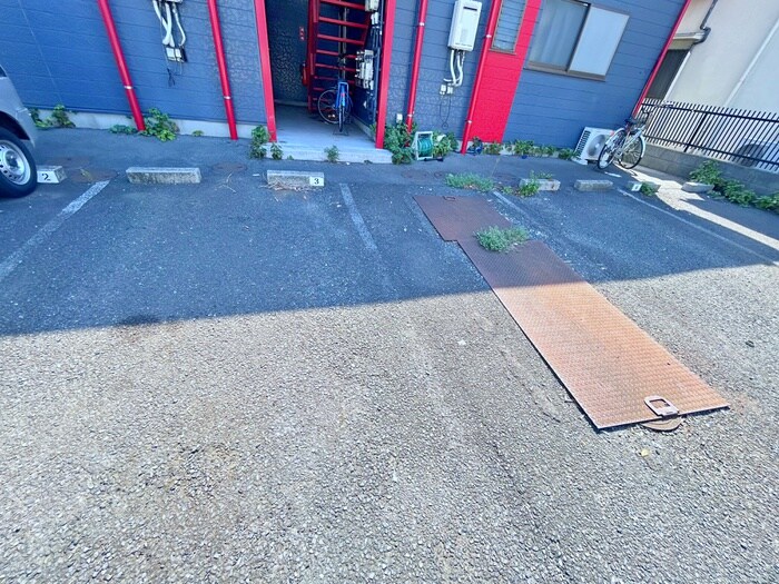 物件外観写真5　(駐車場)