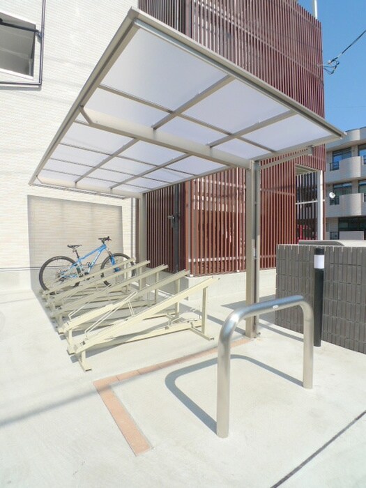 物件外観写真4　(駐輪場)