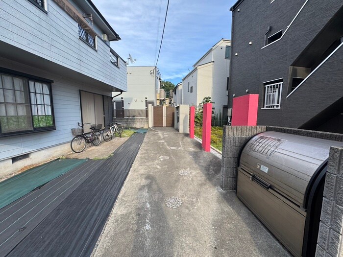 物件外観写真5　(エントランス部分)