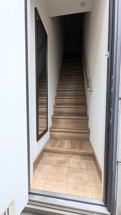 物件内観写真16　(玄関)