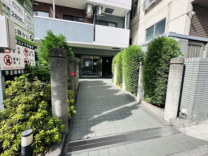 物件外観写真4　(エントランス部分)