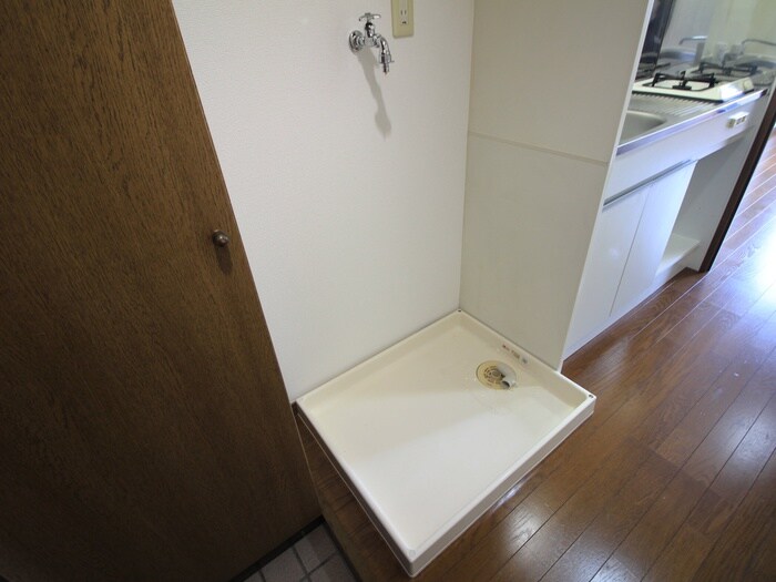 物件内観写真13　(洗濯機置場)