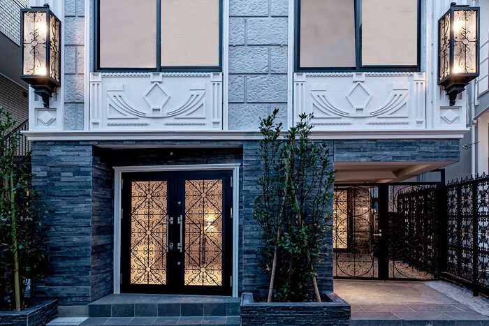 物件外観写真6　(エントランス部分)