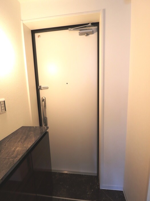 物件内観写真18　(玄関)