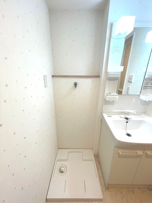 物件内観写真12　(洗濯機置場)