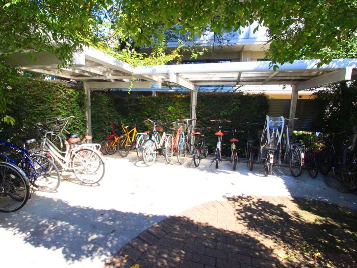 物件外観写真3　(駐輪場)