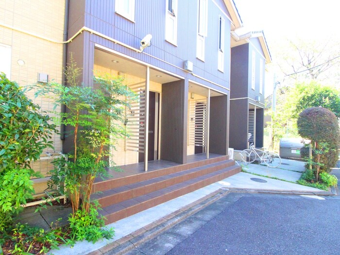 物件外観写真5　(エントランス部分)