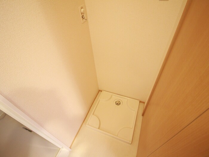 物件内観写真13　(洗濯機置場)