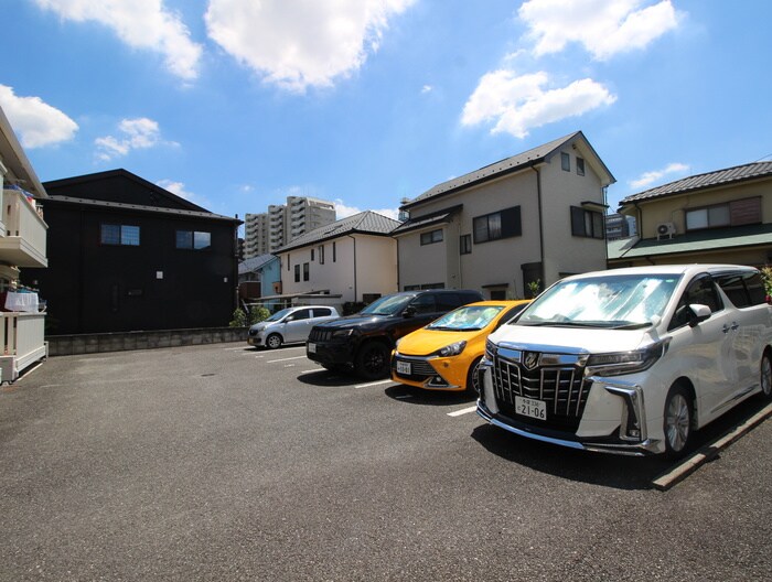 物件外観写真5　(駐車場)