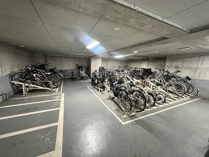 物件外観写真4　(駐輪場)