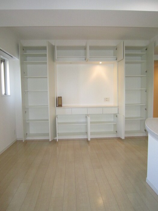 物件内観写真10　(収納)