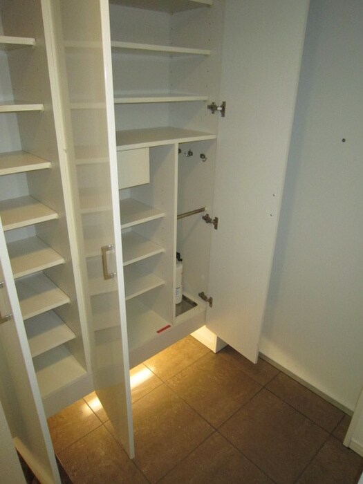 物件内観写真15　(靴箱)