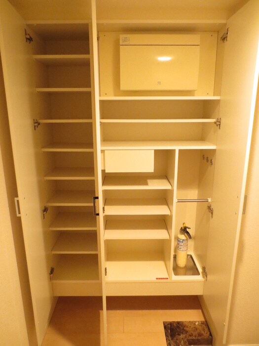 物件内観写真15　(靴箱)