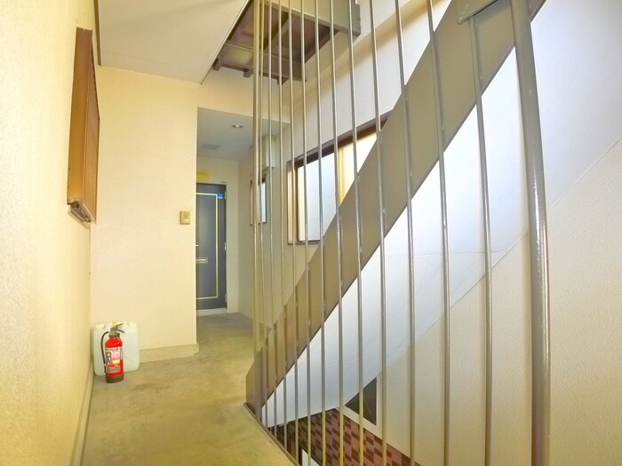 物件外観写真5　(エントランス部分)