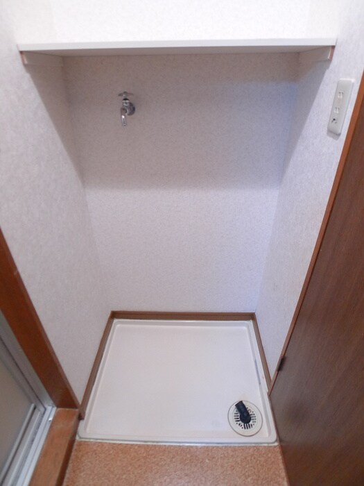 物件内観写真16　(洗濯機置場)