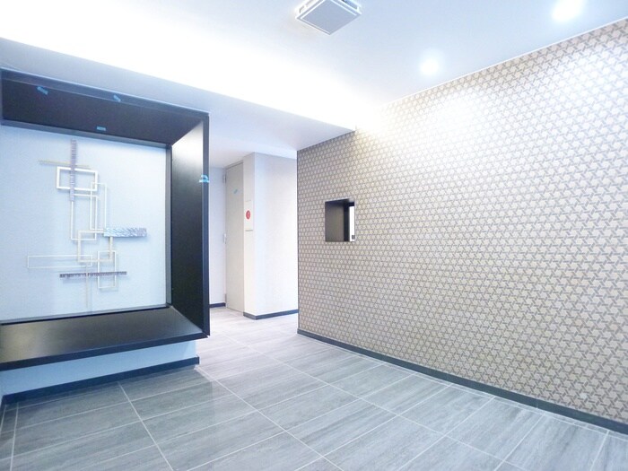 物件外観写真2　(エントランス部分)