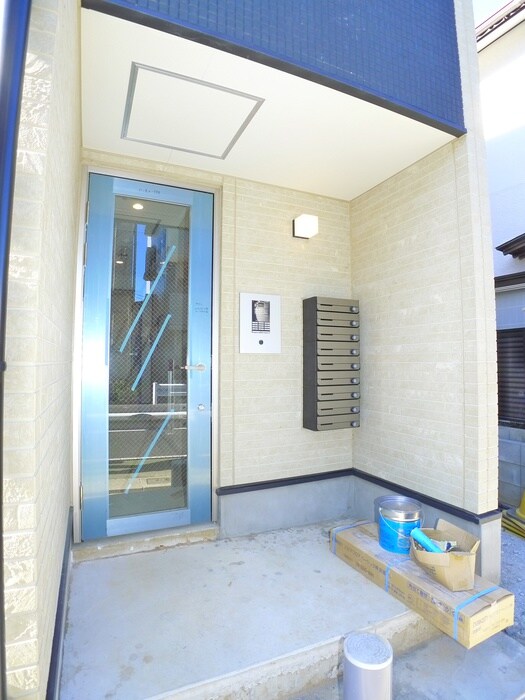 物件外観写真3　(エントランス部分)