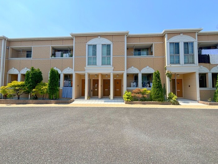 物件外観写真4　(エントランス部分)