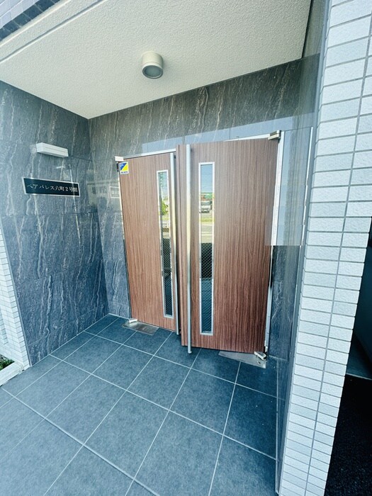 物件外観写真2　(エントランス部分)