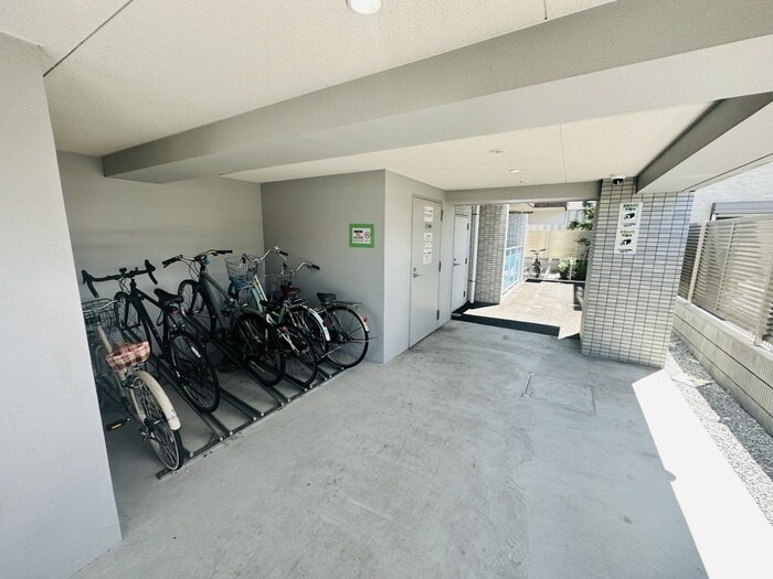 物件外観写真5　(駐輪場)