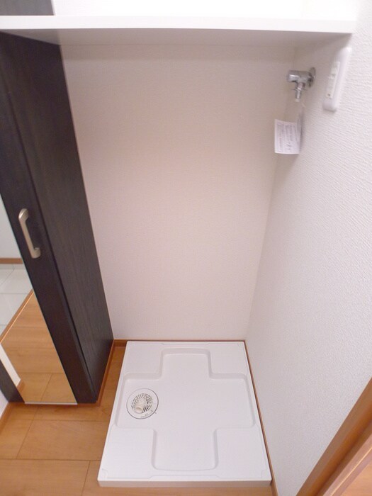 物件内観写真16　(洗濯機置場)